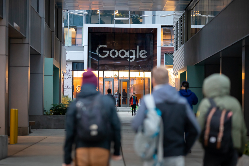 Google Membayar Karyawannya Untuk Menganggur Selama 1 Tahun ?