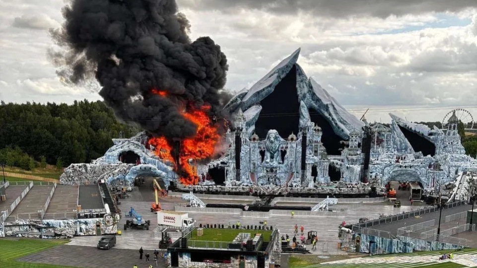 Kebakaran Dahsyat Ludeskan Main Stage Tomorrowland, Festival Tetap Berlangsung