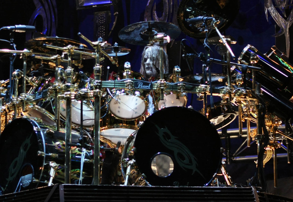 Penghargaan-Penghargaan Joey Jordison: Legenda Drummer Metal yang Mendunia