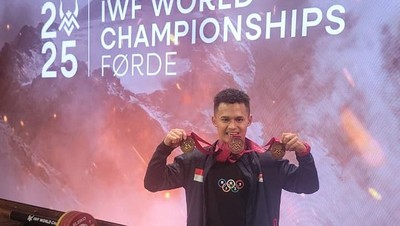Rizki Juniansyah Raih Dua Medali Emas di Kejuaraan Dunia Angkat Besi IWF 2025