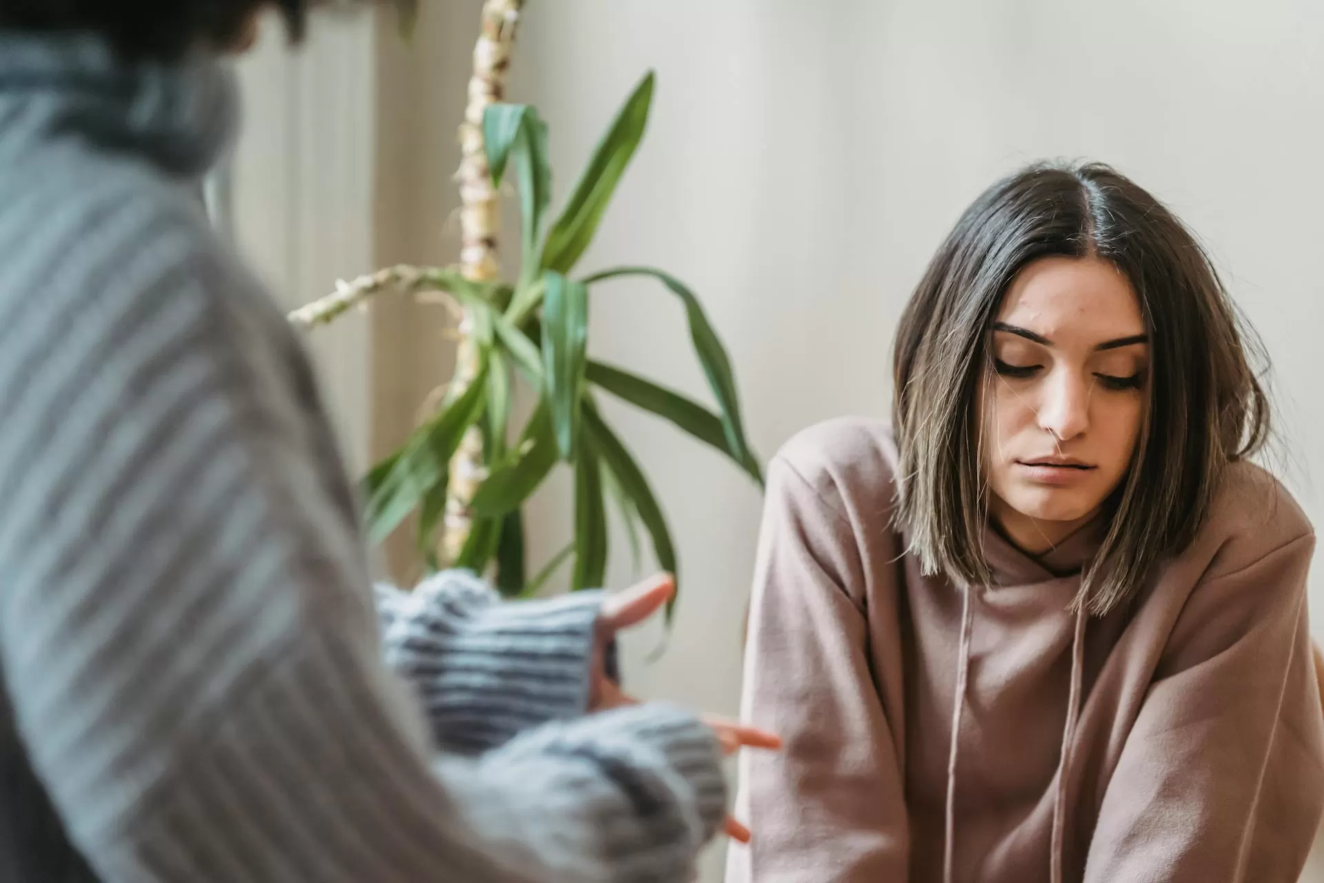 NPD vs Avoidant: Dua Jiwa Terluka yang Berlawanan Arah