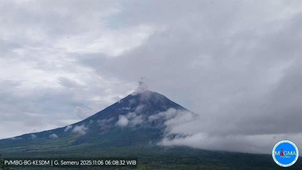 Erupsi Gunung Semeru: Ratusan Pendaki Dievakuasi, Warga Mengungsi