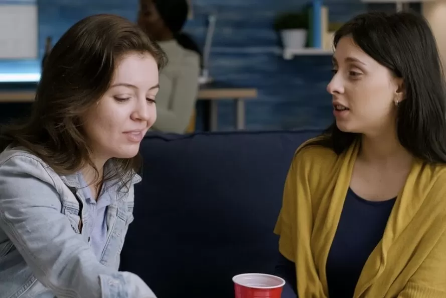 Pernahkah Kamu Berbicara Berlebihan Kepada Seseorang? 