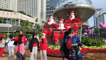 Bundaran HI Berubah Meriah dengan Ornamen Natal dan Tahun Baru