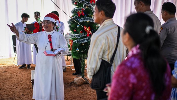 Natal Sederhana di Tengah Bencana, Ibadah Digelar di Lokasi Pengungsian Tapanuli Tengah